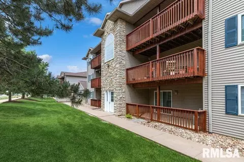 109 E Price St #303, Eldridge, IA 52748