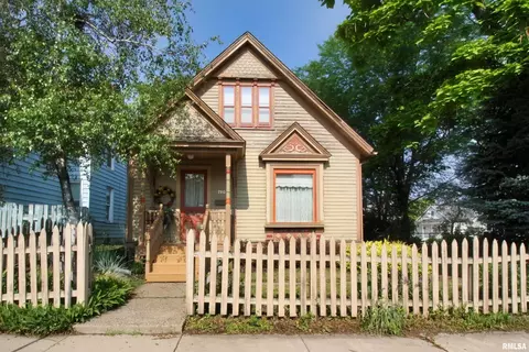 710 15th St, Rock Island, IL 61201