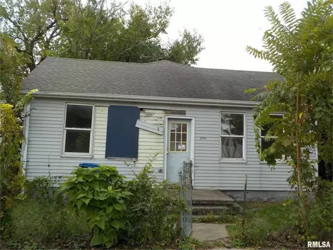 1133 W 5th St, Davenport, IA 52802