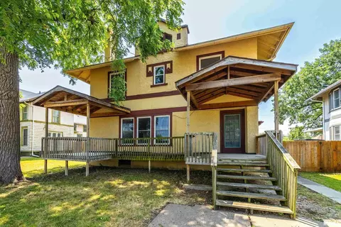 911 W Locust St, Davenport, IA 52804