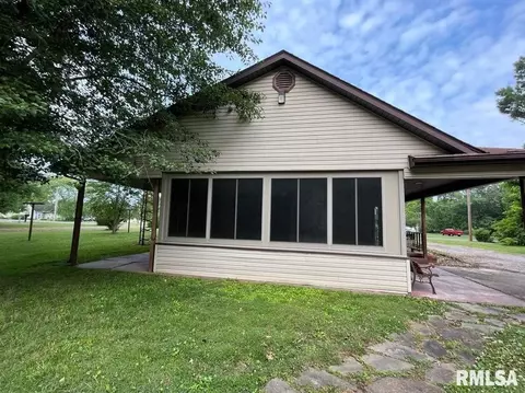 1316 N 4th St, Herrin, IL 62948 photo 3