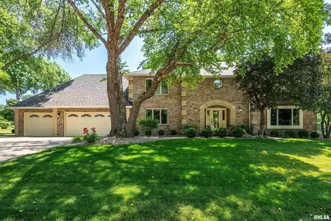 6457 James Rd, Bettendorf, IA 52722