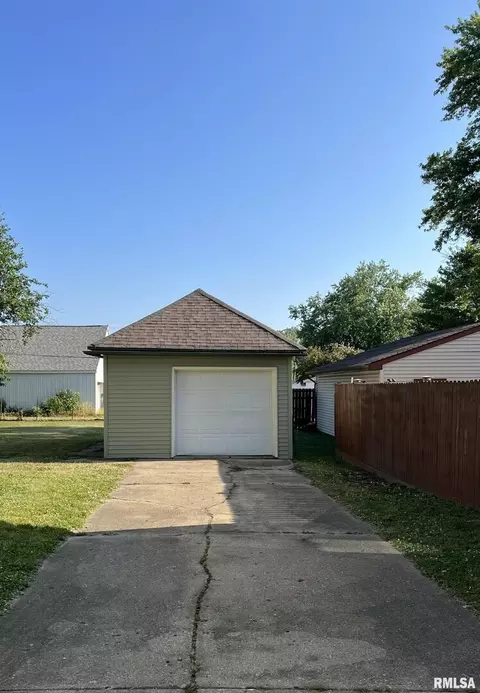 708 E 5th St, Kewanee, IL 61443 photo 6