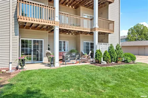 4190 Fairview Dr #3, Bettendorf, IA 52722