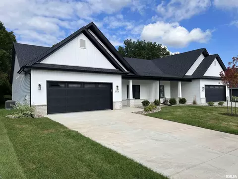 4430 Chestnut Dr, Bettendorf, IA 52722