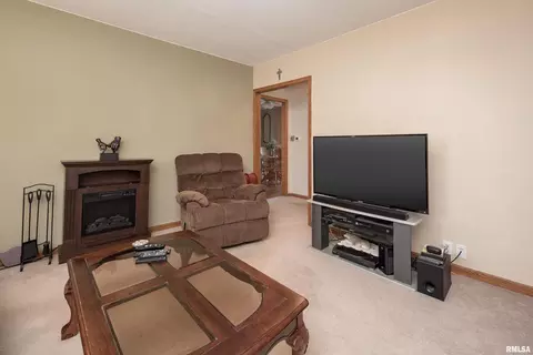 405 9th Ave, Silvis, IL 61282 photo 6
