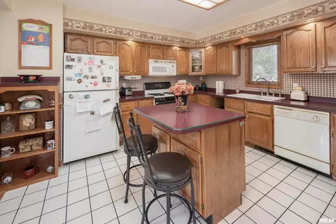 405 9th Ave, Silvis, IL 61282 photo 8