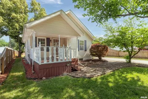 405 9th Ave, Silvis, IL 61282