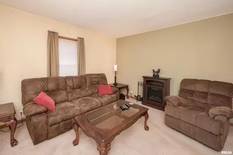 405 9th Ave, Silvis, IL 61282 photo 5