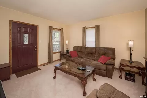 405 9th Ave, Silvis, IL 61282 photo 4