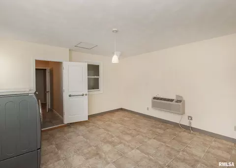 966 40th St, Moline, IL 61265 photo 14