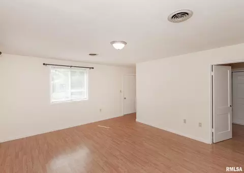 966 40th St, Moline, IL 61265 photo 4