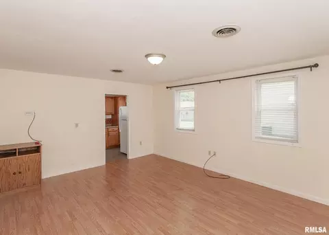 966 40th St, Moline, IL 61265 photo 5