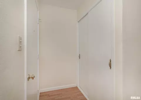 966 40th St, Moline, IL 61265 photo 3