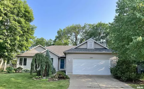 2435 Arbor Dr, Davenport, IA 52803
