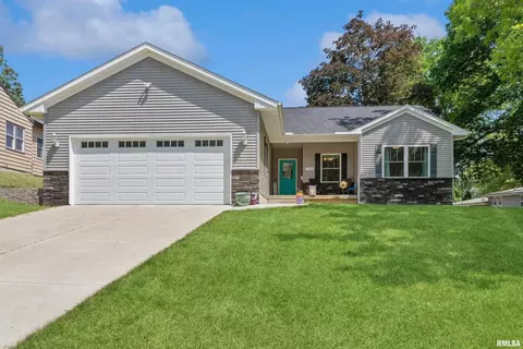 1520 Lincoln Rd, Bettendorf, IA 52722