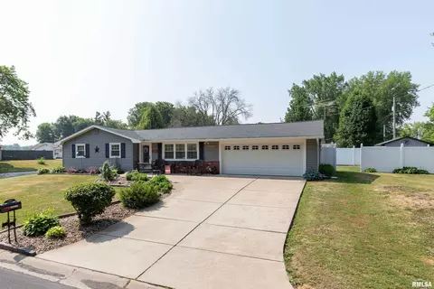 1305 8th Street Ct, Hampton, IL 61256