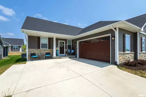 3040 Charissas Pl, Bettendorf, IA 52722