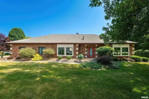 3035 Quail Ridge Rd, Bettendorf, IA 52722
