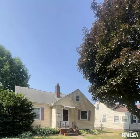 2313 W High St, Davenport, IA 52804