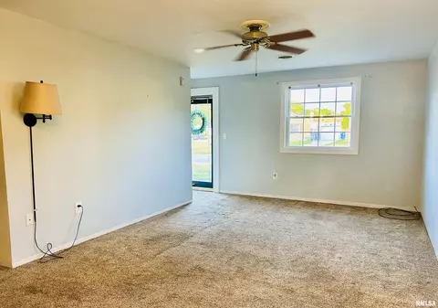 1303 37th St, Moline, IL 61265 photo 2