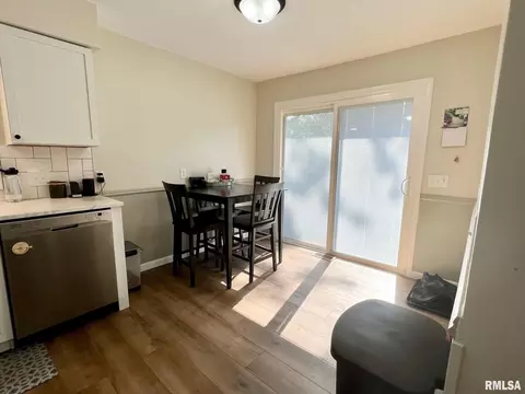 211 8th St, Silvis, IL 61282 photo 12