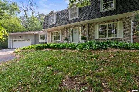 7 Briarwood Chase Chase, Bettendorf, IA 52722