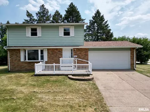 2823 S Hampton Dr, Bettendorf, IA 52722