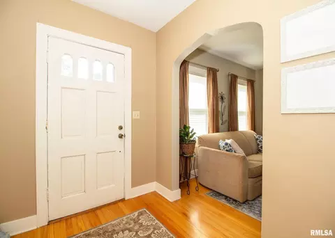929 24th St, Moline, IL 61265 photo 9