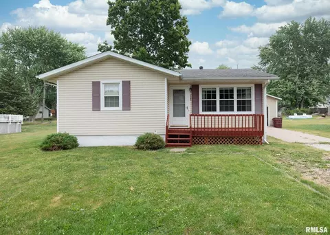 708 6th St, Colona, IL 61241