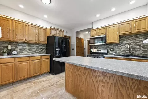 1016 6th Ave, Moline, IL 61265 photo 3