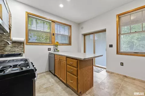 1016 6th Ave, Moline, IL 61265 photo 4