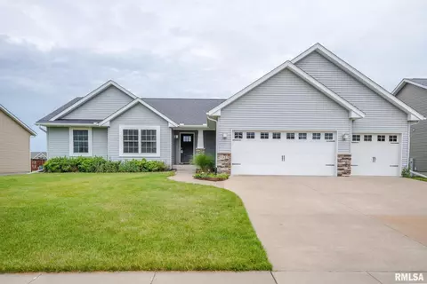 5335 Idaho Dr, Bettendorf, IA 52722