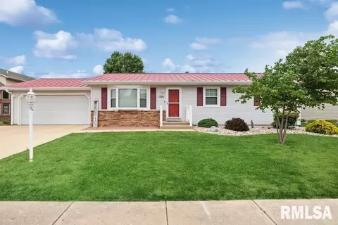 1316 Elm Ct, Dewitt, IA 52742