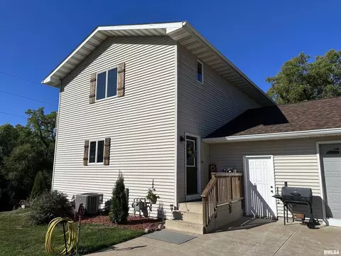 9324 Knoxville Rd, Milan, IL 61264