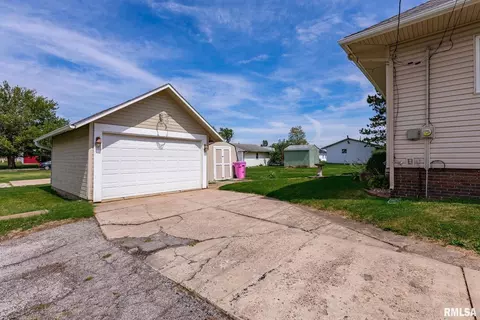 801 SE 3rd St, Aledo, IL 61231 photo 2