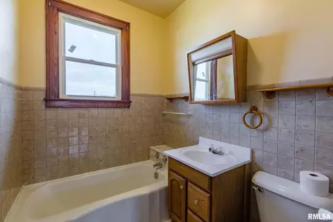 801 SE 3rd St, Aledo, IL 61231 photo 5
