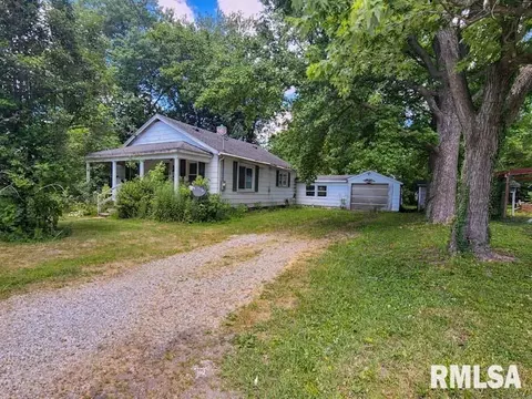 902 W Maplewood St, Marion, IL 62959