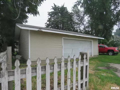 124 10th St, Silvis, IL 61282 photo 7