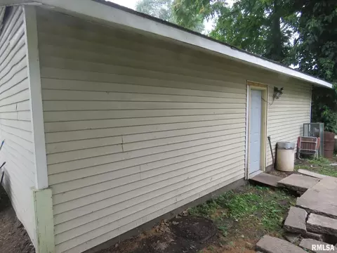 124 10th St, Silvis, IL 61282 photo 8