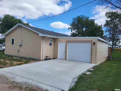 310 E Sweet St, Hull, IL 62343 photo 2
