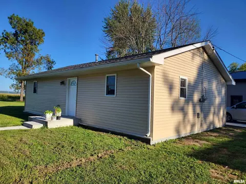310 E Sweet St, Hull, IL 62343