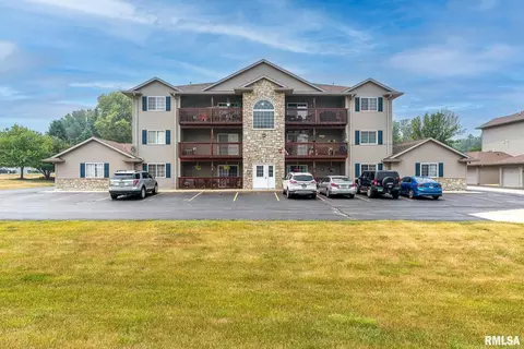 109 E Price St #301, Eldridge, IA 52748