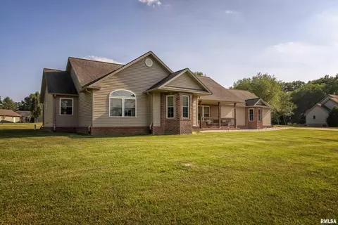 1604 Saddlebrook Ln, Herrin, IL 62948