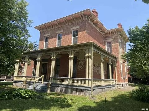 331 College Ave, Quincy, IL 62301