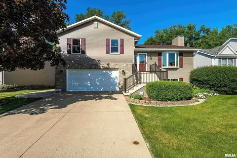 6610 Silver Creek Dr, Davenport, IA 52806