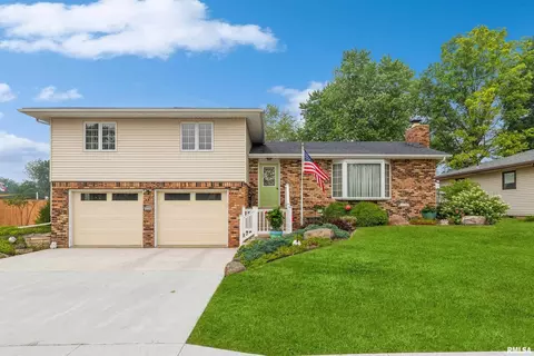 1523 11th Ave, Dewitt, IA 52742