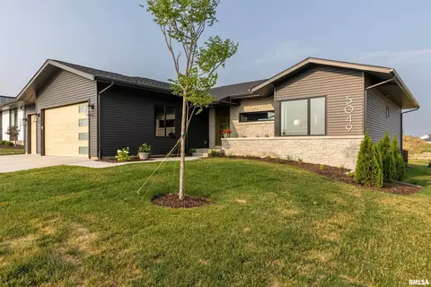 5049 Pinecreek Ln, Bettendorf, IA 52722