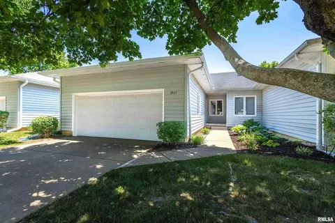 5957 Crow Valley Park Dr, Davenport, IA 52807