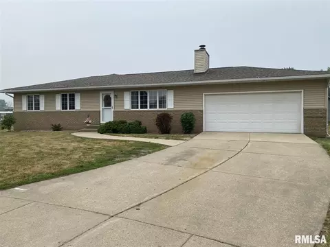 1303 Elm Ct, Dewitt, IA 52742